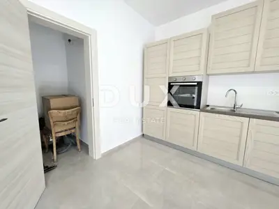 Haus 195 m², Šišan - 2 Wohneinheiten und Nebengebäude - 15