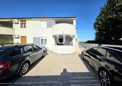 Haus 195 m², Šišan - 2 Wohneinheiten und Nebengebäude