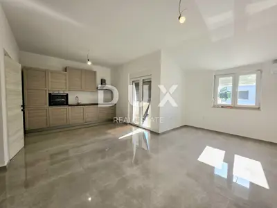 Haus 195 m², Šišan - 2 Wohneinheiten und Nebengebäude - 8