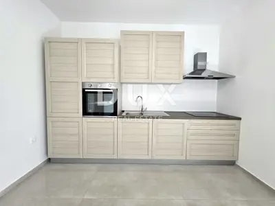 Haus 195 m², Šišan - 2 Wohneinheiten und Nebengebäude - 12