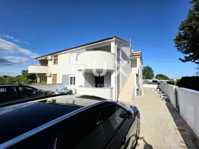 Haus 195 m², Šišan - 2 Wohneinheiten und Nebengebäude - 5