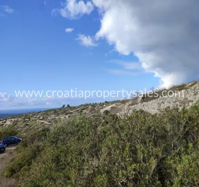 Grundstück, Brač, 9 100 m², 87 000 € - 3