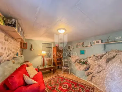 Kuća 142 m², Buje okolica - panoramski pogled na more - 10