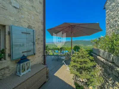 Kuća 142 m², Buje okolica - panoramski pogled na more - 12