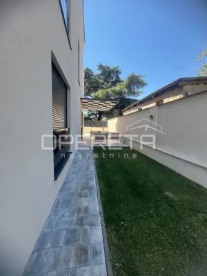 Luksuzan dvoetažni stan s privatnim bazenom, vrtom i 3 spavaće sobe - 7