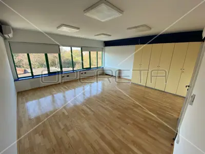 Commercial space 669 m², Savica - private parking lot - 2