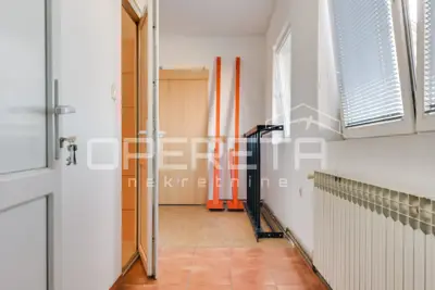 NAJAM, POSLOVNI PROSTOR, LOKAL, VRBOVEC, u poslovnoj zgradi Zagrebačka ulica, 1 - 8