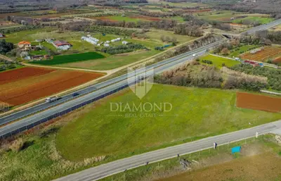 Building plot 7,159 m², Brtonigla - near the center - 2