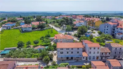 Kuća 250 m², Poreč okolica - za renovaciju i investiciju