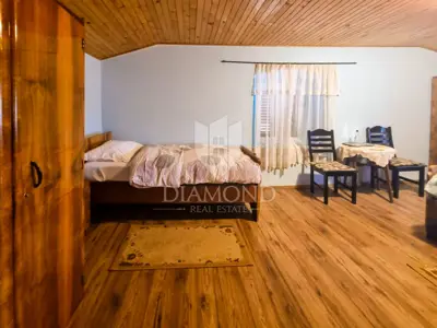 Kuća 250 m², Poreč okolica - za renovaciju i investiciju - 9