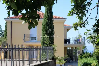 House for sale in Njivice, 402 m² - 3