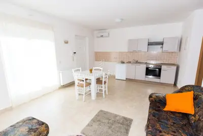 House for sale in Njivice, 402 m² - 13