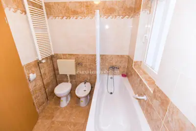 House for sale in Njivice, 402 m² - 11