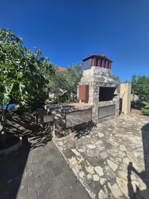 Haus in Pirovac, 3 Wohnungen und geräumiger Hof - 17