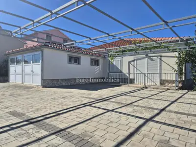 House in Pirovac, 3 apartments and spacious yard