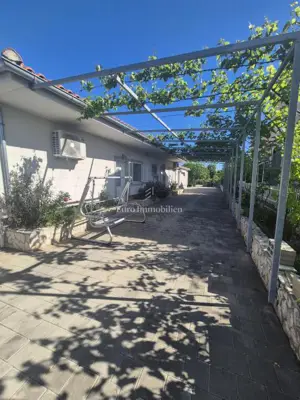 Haus in Pirovac, 3 Wohnungen und geräumiger Hof - 11