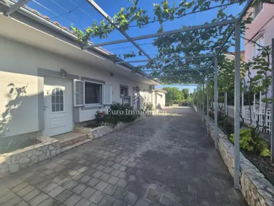 Haus in Pirovac, 3 Wohnungen und geräumiger Hof - 18