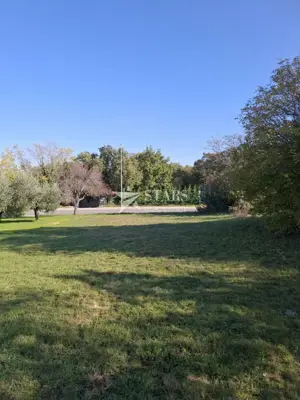 Građevinski teren 1.300 m², Kapelica kod Labina, ravno zemljište