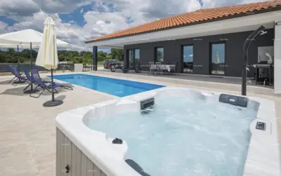 Haus 135 m², Žminj - Pool und ruhige Lage