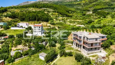 Kuća 330 m², Podstrana - blizu plaže i legalizirana