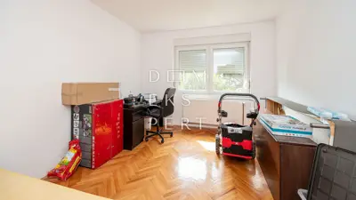 Maksimir, Haus mit drei Wohneinheiten, 250 m² zur Gestaltung und Investition - 10