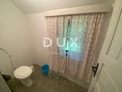 Haus 183 m², Skrad - zur Renovierung und Gartenfläche - 11