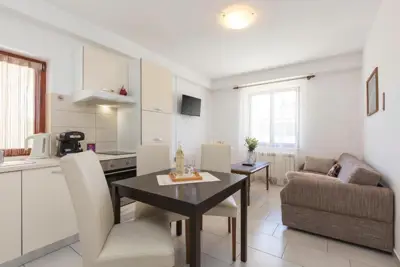 House 175 m², Buzet - view of the city and greenery