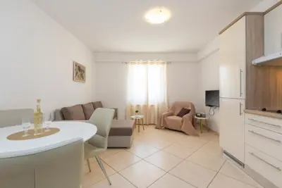House 175 m², Buzet - view of the city and greenery - 12