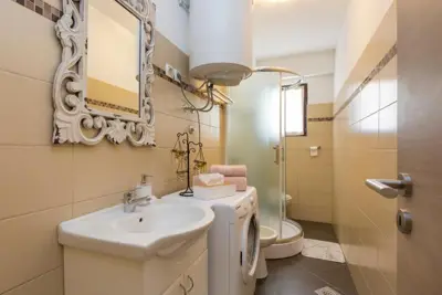 House 175 m², Buzet - view of the city and greenery - 15