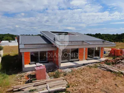 Villa 210 m², Svetvinčenat - bazen i ljetna kuhinja