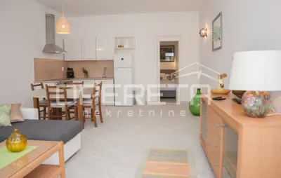 Stan 46 m², Vis centar - terasa i blizina mora