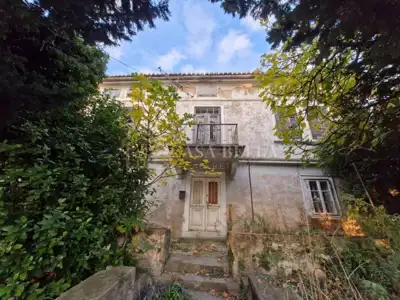 Kamena kuća u Kraljevici, dvorište 205 m² i potencijal