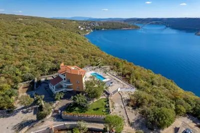 Kraljevica - kuća iznad mora