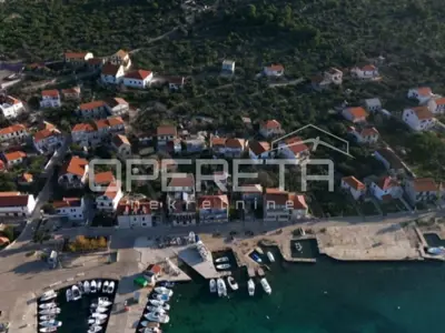 Građevinsko zemljište 636 m², Kaprije - 120 m od mora