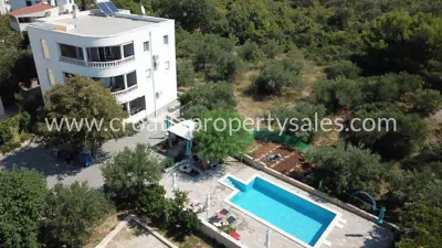 Haus 390 m², Rogoznica, erste Reihe zum Meer und Privatsphäre