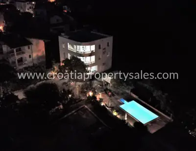 Haus 390 m², Rogoznica, erste Reihe zum Meer und Privatsphäre - 12