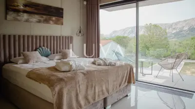 Villa 280 m², Baška auf der Insel Krk, 4 Schlafzimmer und 4 Badezimmer - 10