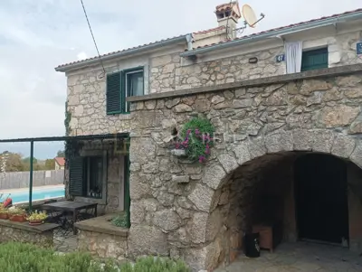Kuća 100 m², Malinska - bazen i pogled na Kvarner - 4