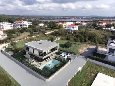 House for sale in Banjole, 250 m² - 2