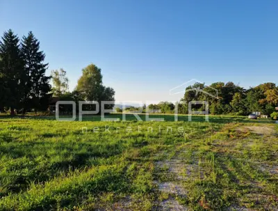 Building plot 412 m², Oroslavje-Mokrice, next to the center
