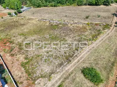 Baugrundstück 1.016 m², Višnjan - ruhige Lage - 2