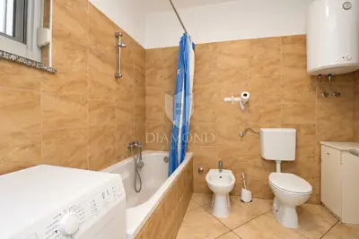 Wohnung 77 m², Dražice - ruhige Lage und offener Blick - 12