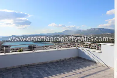 Kuća, Podstrana kraj Splita, panoramski pogled na more
