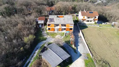 Rohbau zgrada, Labin - velika okućnica i mirno predgrađe - 8