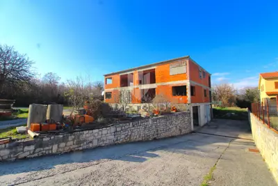 Rohbau zgrada, Labin - velika okućnica i mirno predgrađe - 17