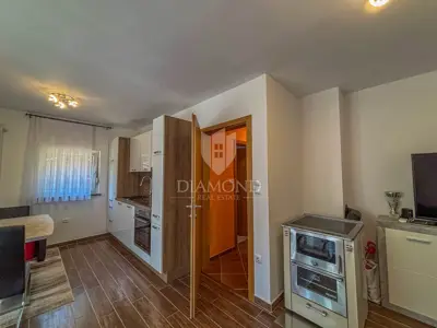 Kuća 164 m², Umag - velika okućnica i vrtna kuhinja - 17