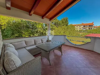 Kuća 164 m², Umag - velika okućnica i vrtna kuhinja