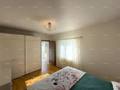 House 353 m², Ližnjan - 3 apartments and garage - 12