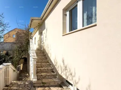 House 353 m², Ližnjan - 3 apartments and garage - 4