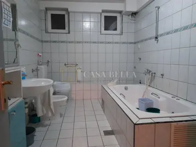 House 200 m², Mahićno - business potential and yard 760 m² - 14